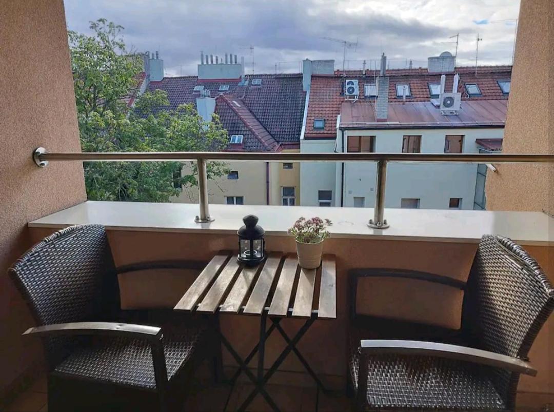 Cozy Rooftop With Balcony Прага Екстериор снимка