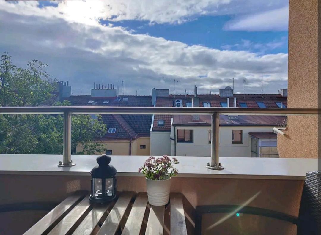 Cozy Rooftop With Balcony Прага Екстериор снимка