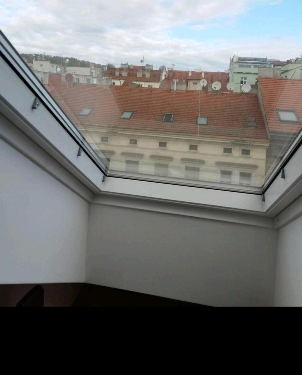 Cozy Rooftop With Balcony Прага Екстериор снимка