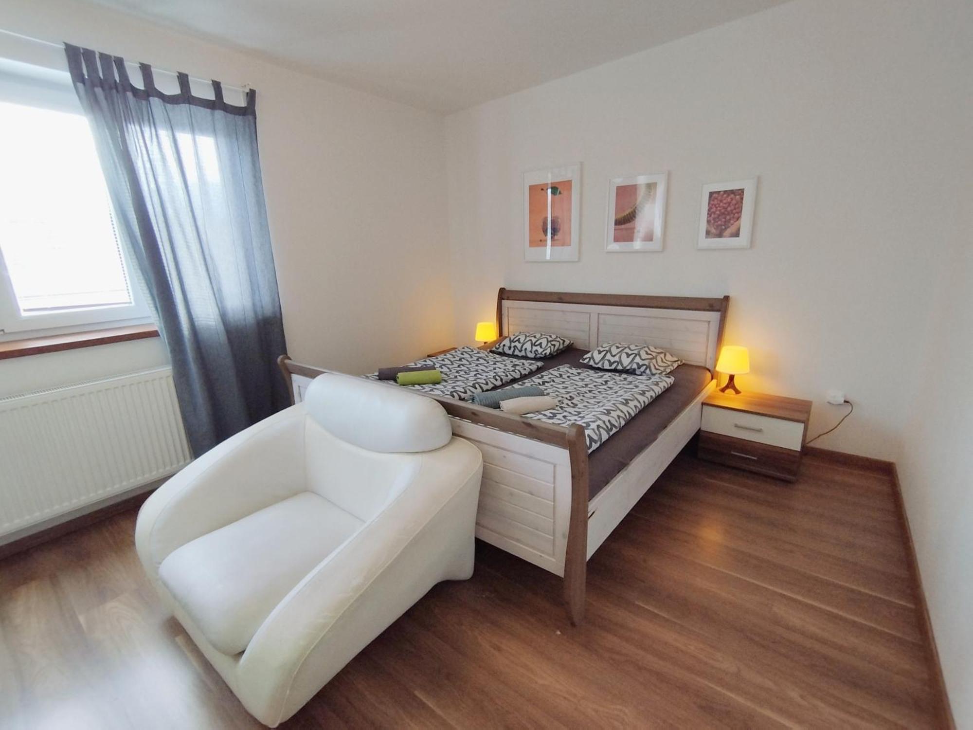 Cozy Rooftop With Balcony Прага Екстериор снимка
